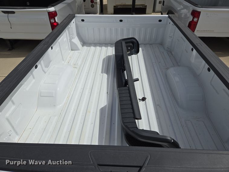 image for item EL5672 Pickup truck bed