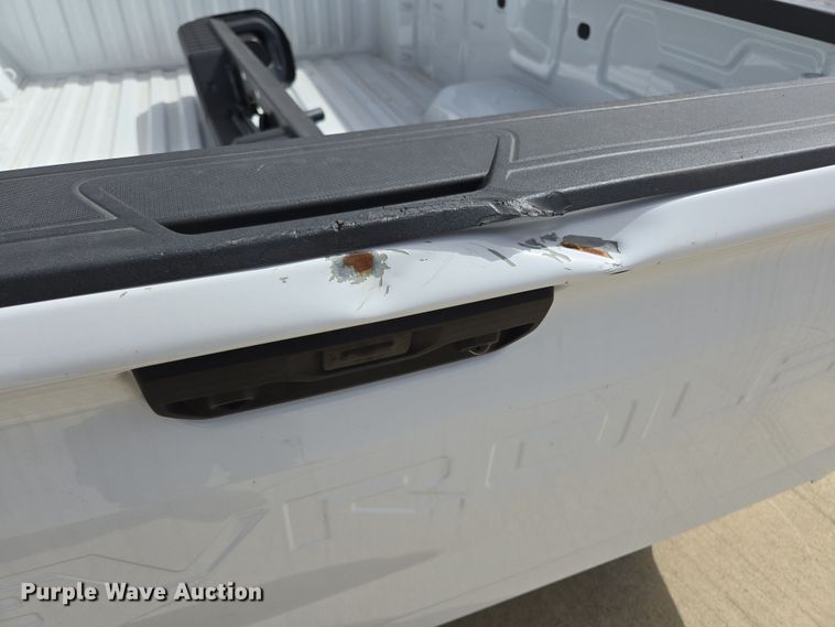 image for item EL5672 Pickup truck bed