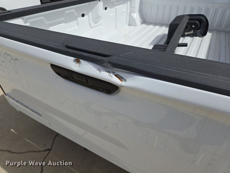 image for item EL5672 Pickup truck bed