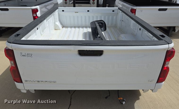 image for item EL5673 Pickup truck bed