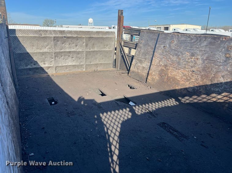 image for item EL5699 2011 Ford F550 Super Duty XL flatbed truck