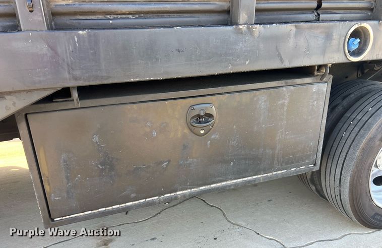 image for item EL5699 2011 Ford F550 Super Duty XL flatbed truck