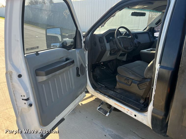 image for item EL5699 2011 Ford F550 Super Duty XL flatbed truck