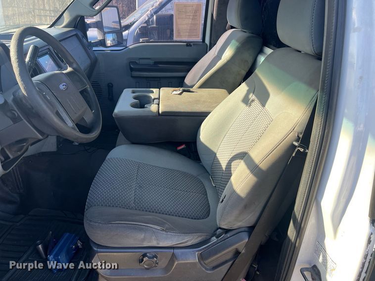 image for item EL5699 2011 Ford F550 Super Duty XL flatbed truck