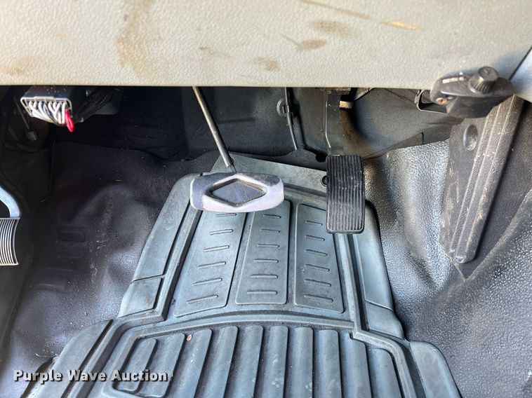 image for item EL5699 2011 Ford F550 Super Duty XL flatbed truck