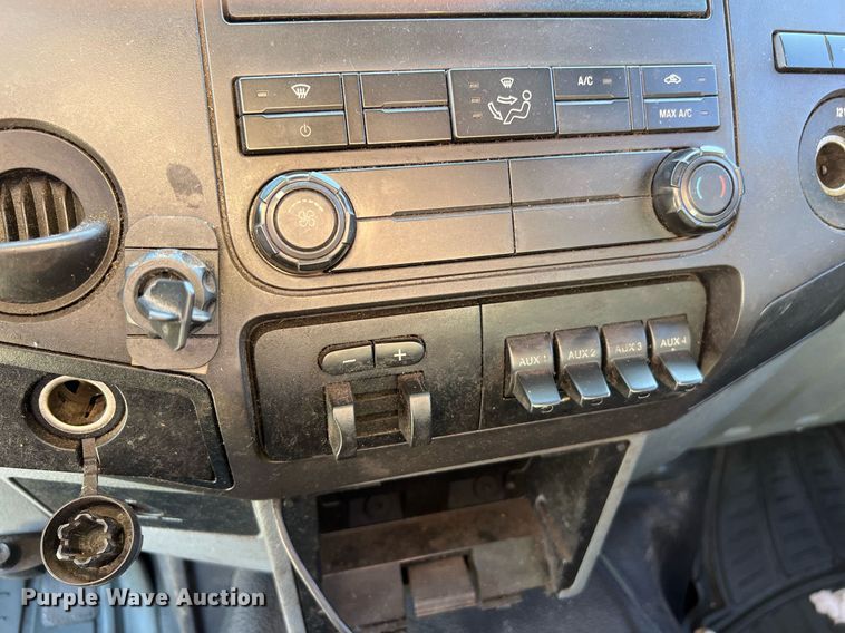 image for item EL5699 2011 Ford F550 Super Duty XL flatbed truck