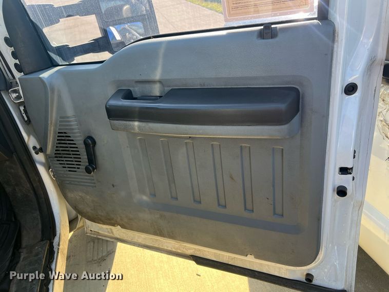 image for item EL5699 2011 Ford F550 Super Duty XL flatbed truck