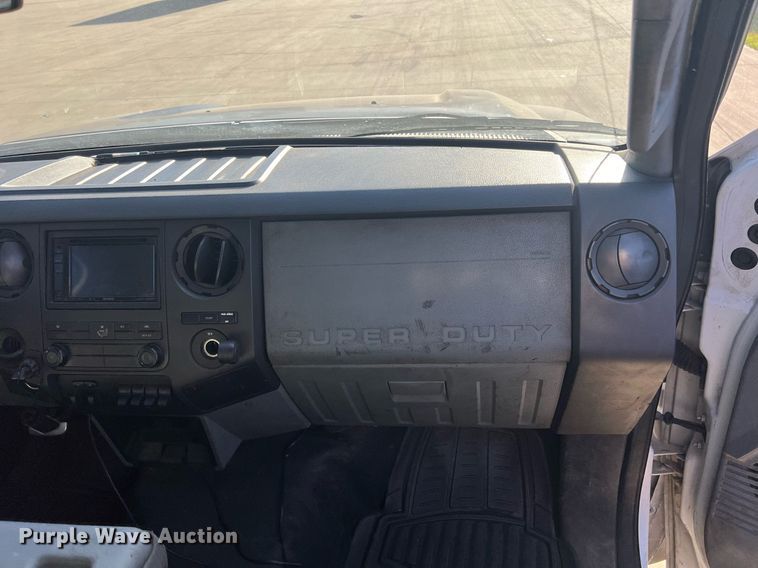 image for item EL5699 2011 Ford F550 Super Duty XL flatbed truck