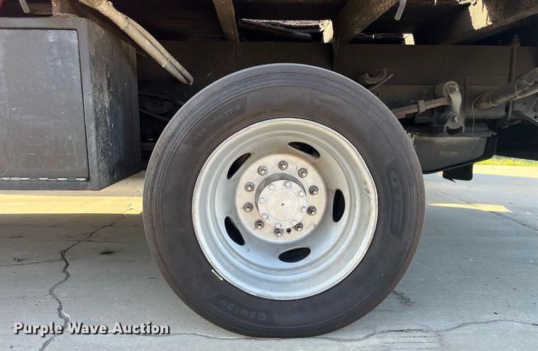 image for item EL5699 2011 Ford F550 Super Duty XL flatbed truck