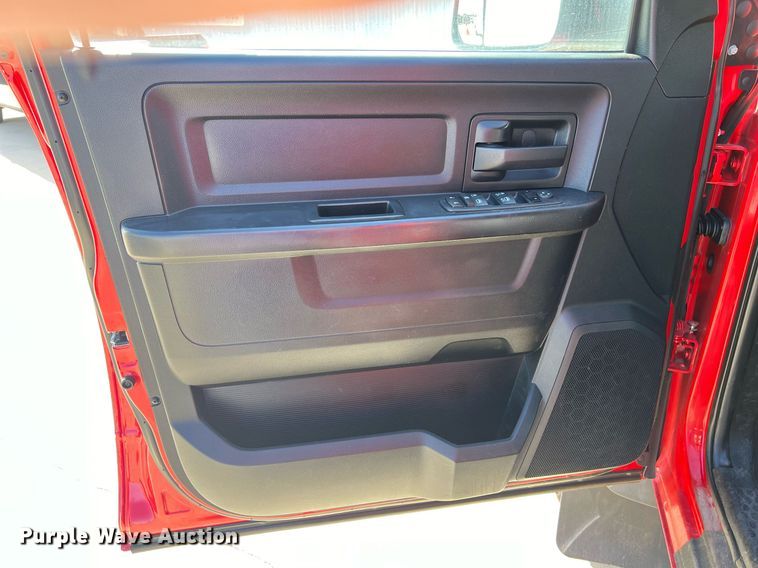 image for item EL5701 2015 Dodge Ram 5500 Crew Cab flatbed truck