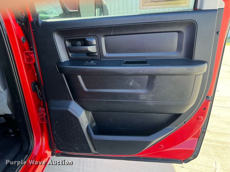 image for item EL5701 2015 Dodge Ram 5500 Crew Cab flatbed truck