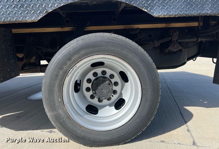 image for item EL5701 2015 Dodge Ram 5500 Crew Cab flatbed truck