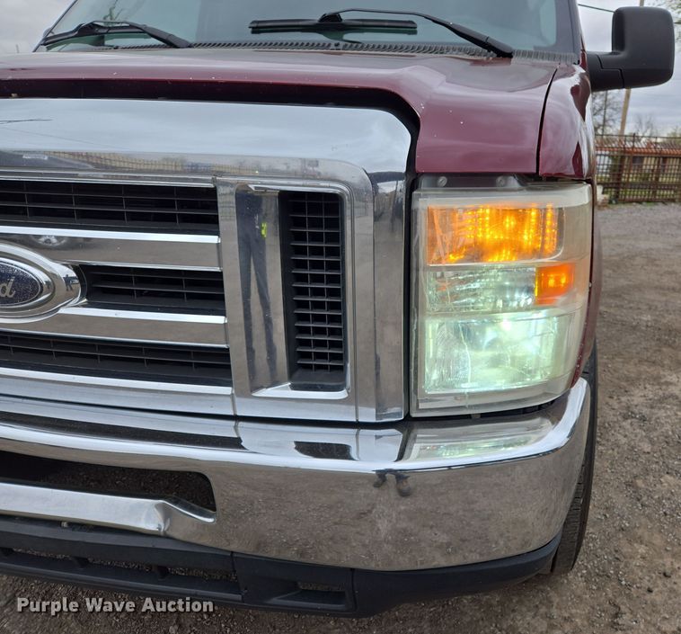 image for item EL5717 2007 Ford E350 Super Duty van