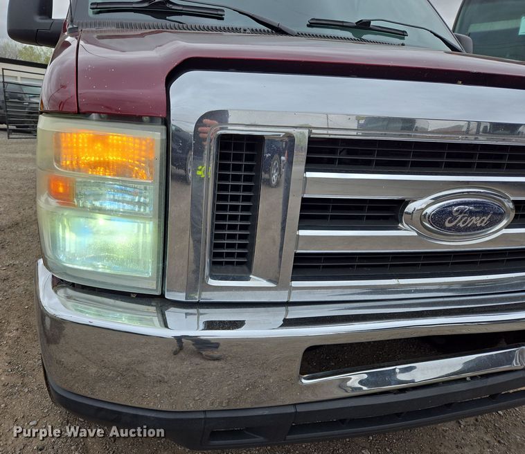 image for item EL5717 2007 Ford E350 Super Duty van