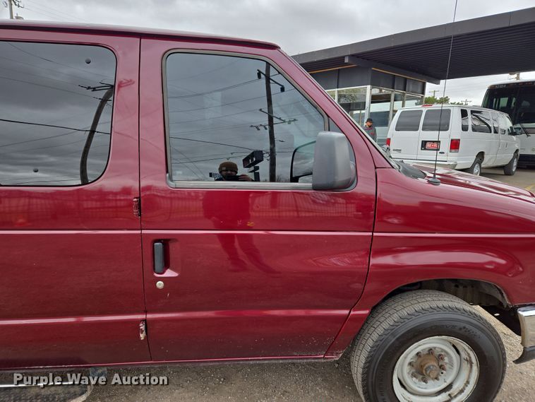 image for item EL5717 2007 Ford E350 Super Duty van