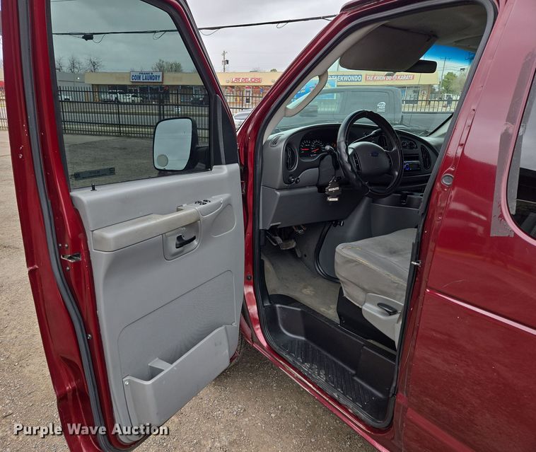 image for item EL5717 2007 Ford E350 Super Duty van
