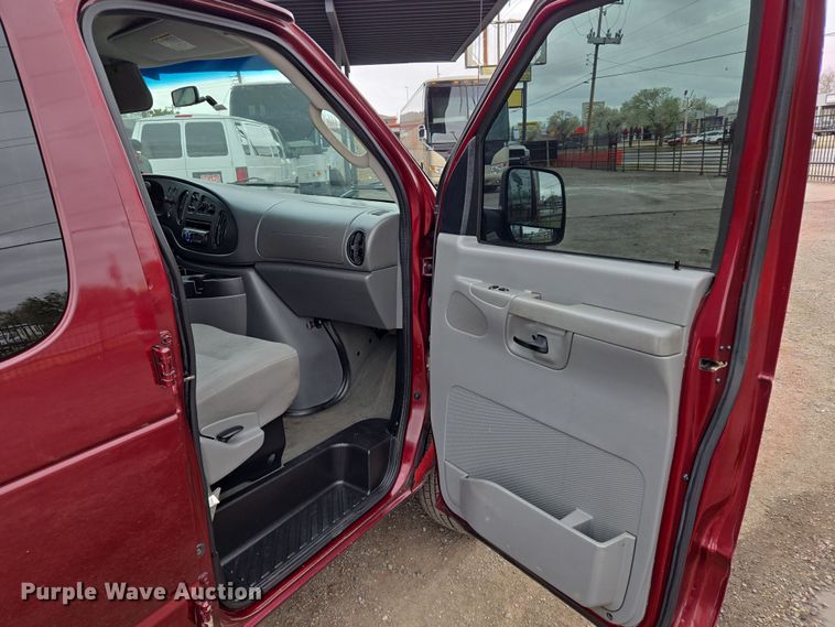 image for item EL5717 2007 Ford E350 Super Duty van