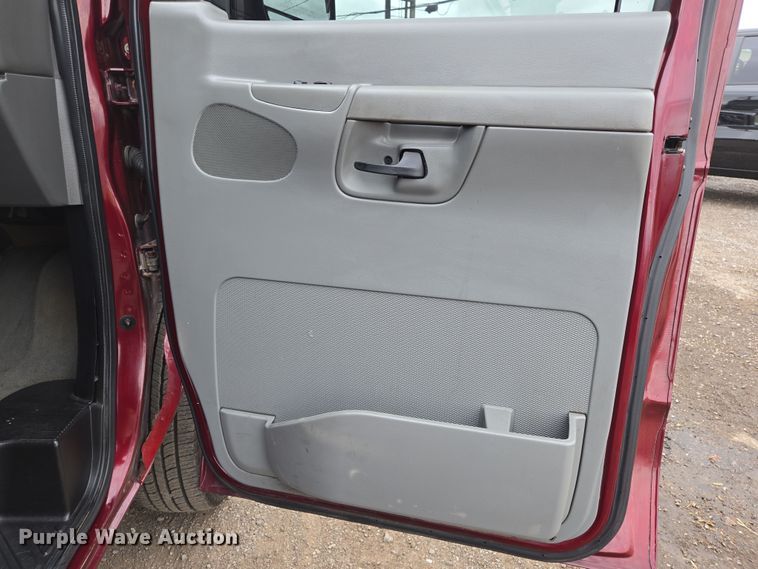 image for item EL5717 2007 Ford E350 Super Duty van