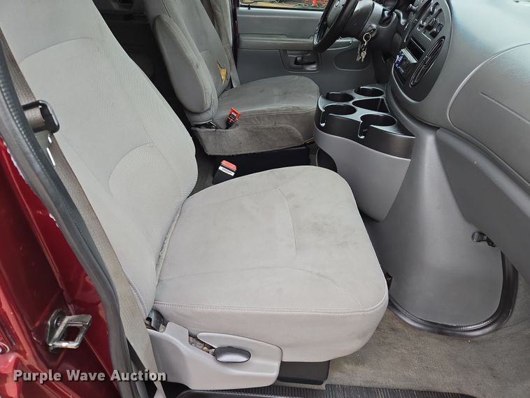image for item EL5717 2007 Ford E350 Super Duty van