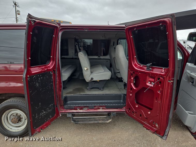image for item EL5717 2007 Ford E350 Super Duty van