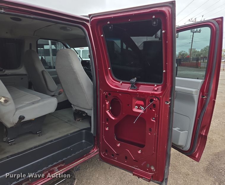 image for item EL5717 2007 Ford E350 Super Duty van