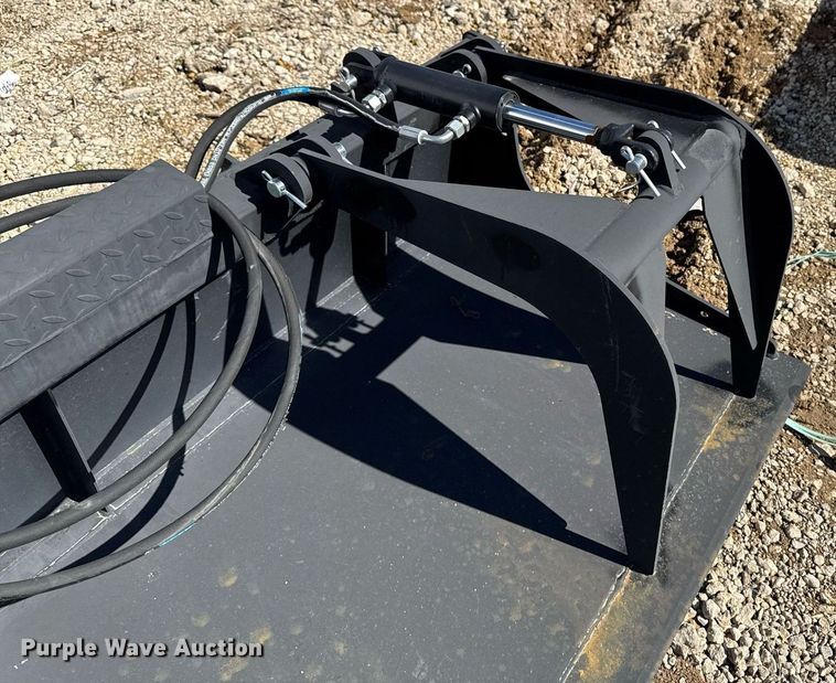 image for item EM3671 JCT skid steer grapple bucket