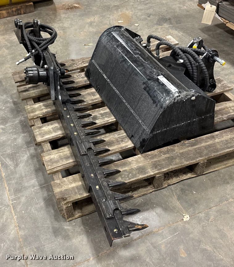 image for item EM3686 Excavator attachments