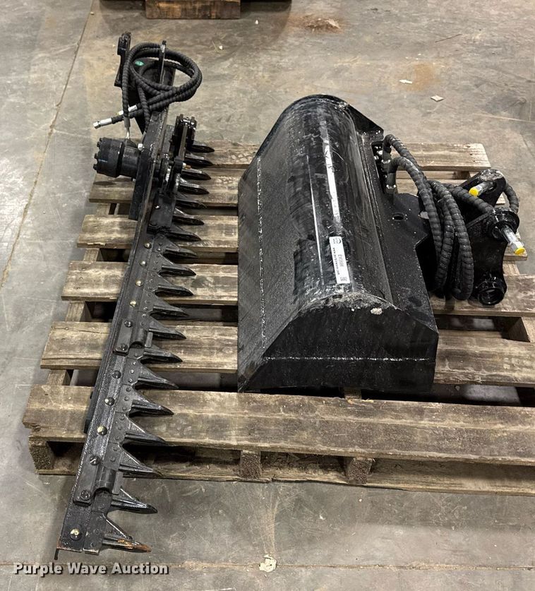 image for item EM3686 Excavator attachments