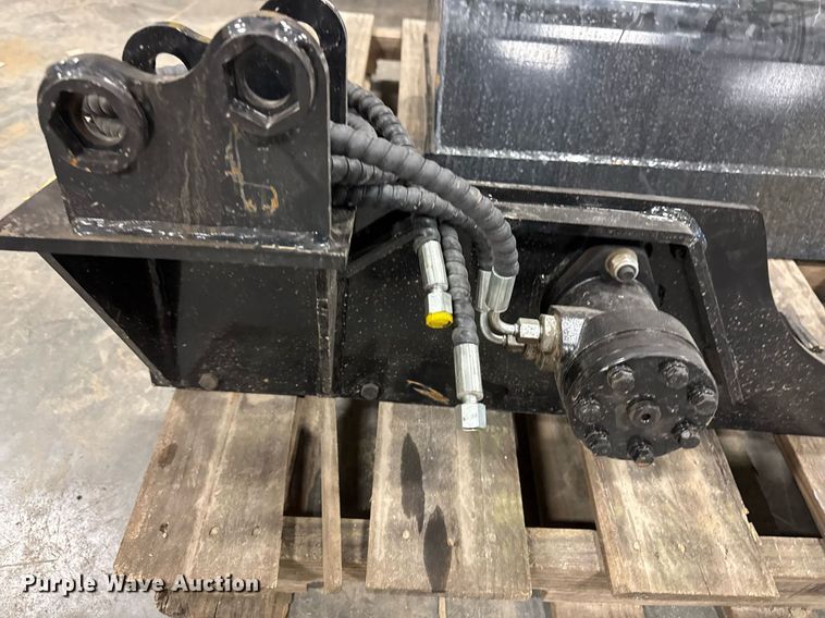 image for item EM3686 Excavator attachments