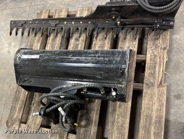 image for item EM3686 Excavator attachments