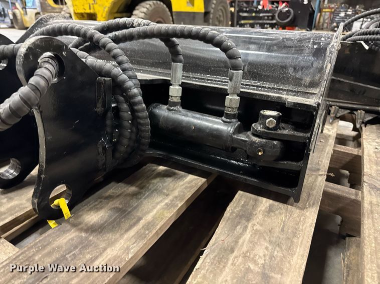 image for item EM3686 Excavator attachments