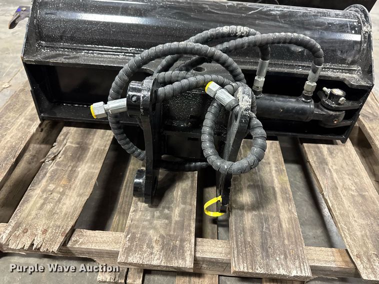 image for item EM3686 Excavator attachments