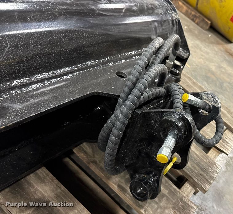 image for item EM3686 Excavator attachments