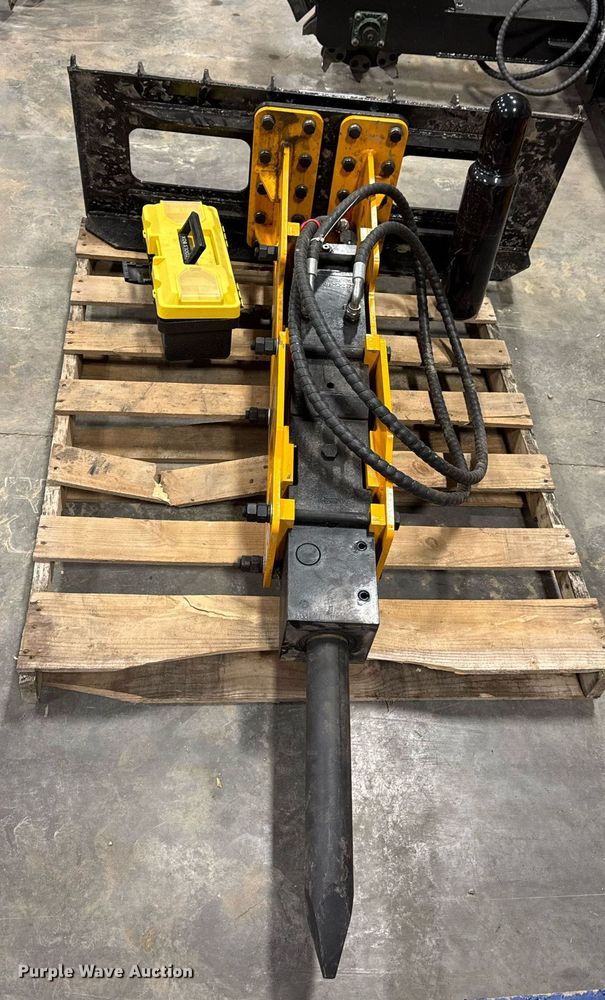 image for item EM3691 2025 GIYI 680 skid steer breaker