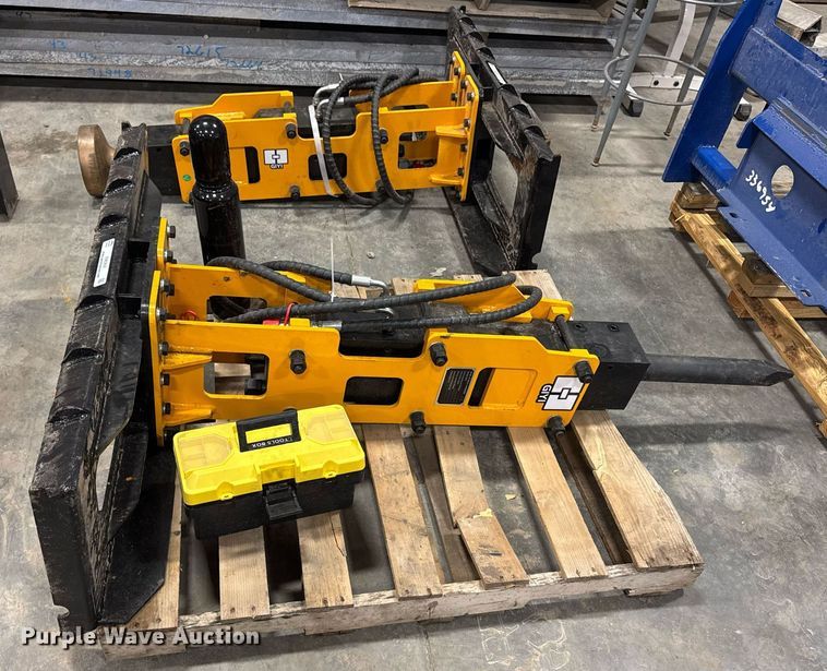 image for item EM3691 2025 GIYI 680 skid steer breaker