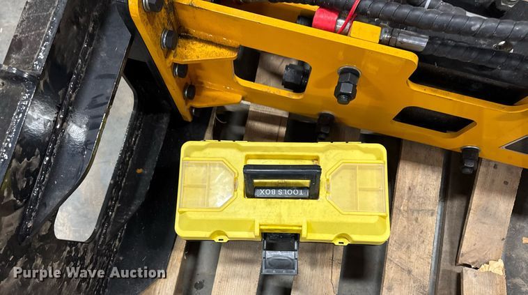 image for item EM3691 2025 GIYI 680 skid steer breaker