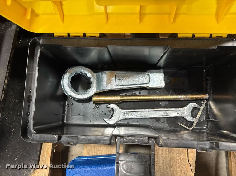 image for item EM3691 2025 GIYI 680 skid steer breaker