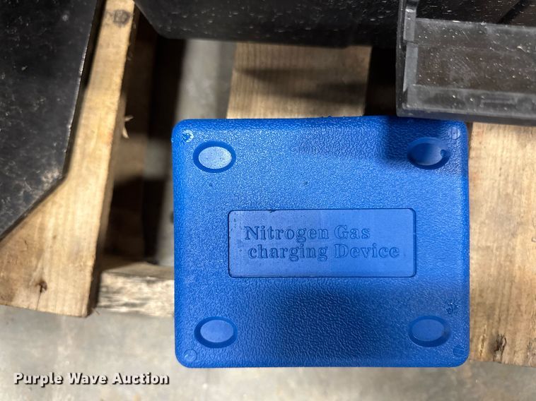 image for item EM3691 2025 GIYI 680 skid steer breaker