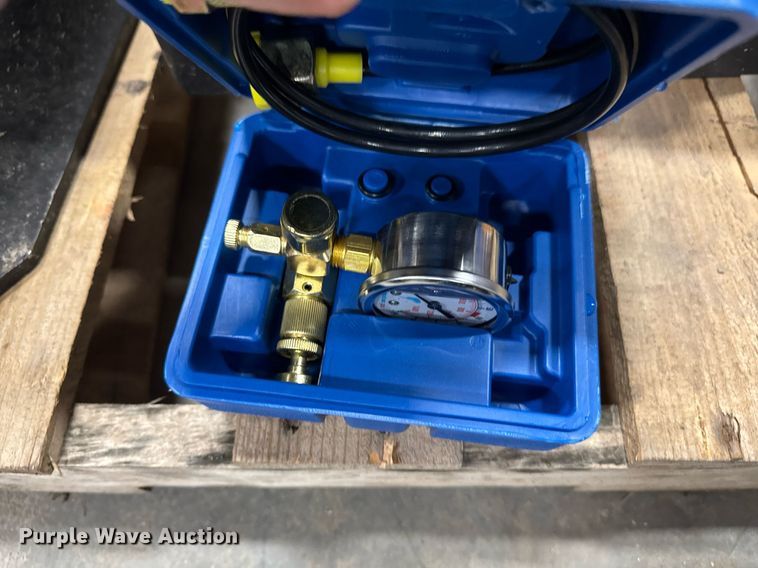 image for item EM3691 2025 GIYI 680 skid steer breaker