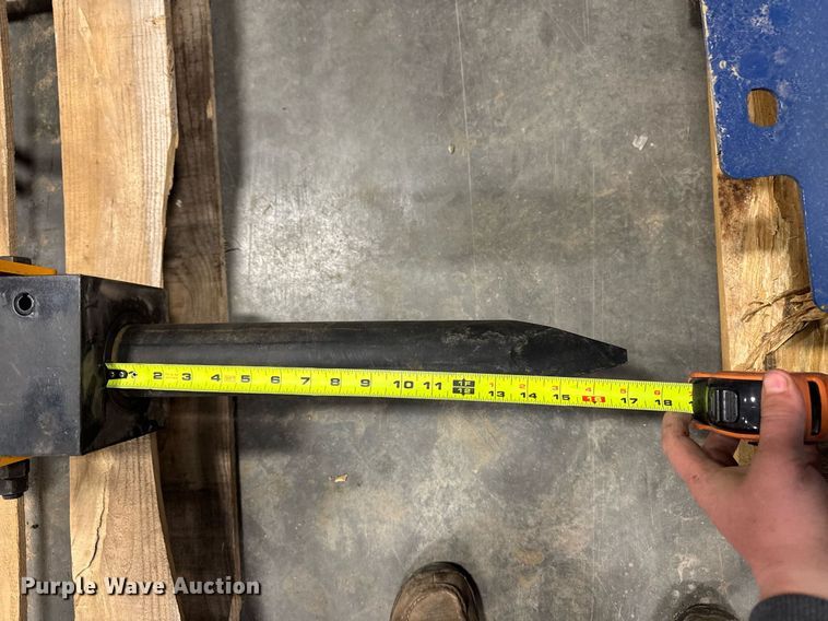 image for item EM3691 2025 GIYI 680 skid steer breaker