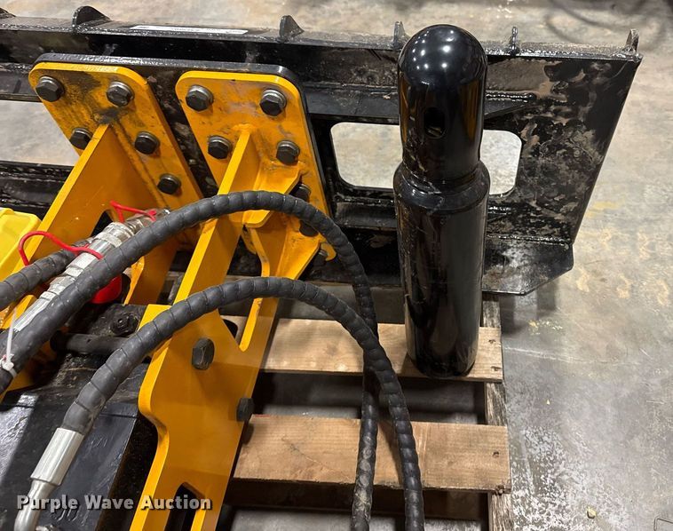 image for item EM3691 2025 GIYI 680 skid steer breaker