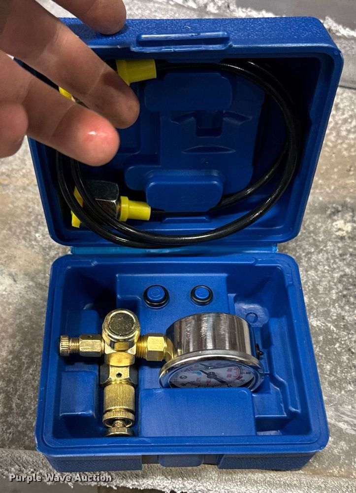 image for item EM3692 2024 GIYI 680 Skid steer post driver