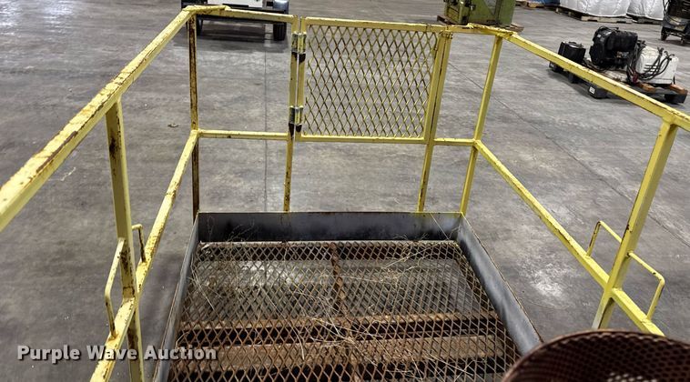 image for item EM3739 Forklift man basket