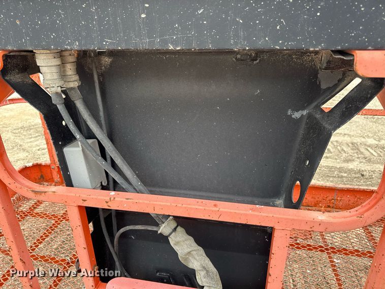 image for item EM3742 1998 JLG 600S boom lift