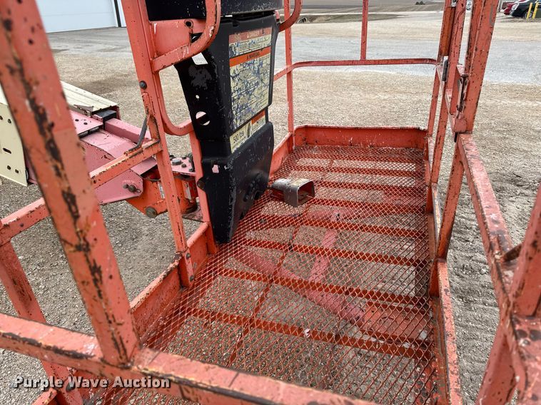 image for item EM3742 1998 JLG 600S boom lift