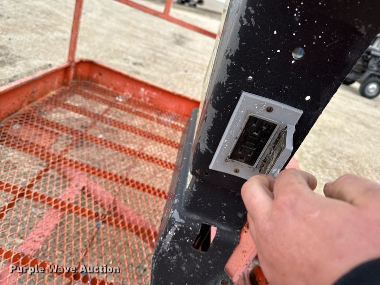 image for item EM3742 1998 JLG 600S boom lift