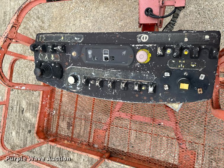 image for item EM3742 1998 JLG 600S boom lift