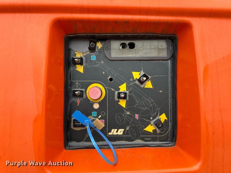 image for item EM3742 1998 JLG 600S boom lift