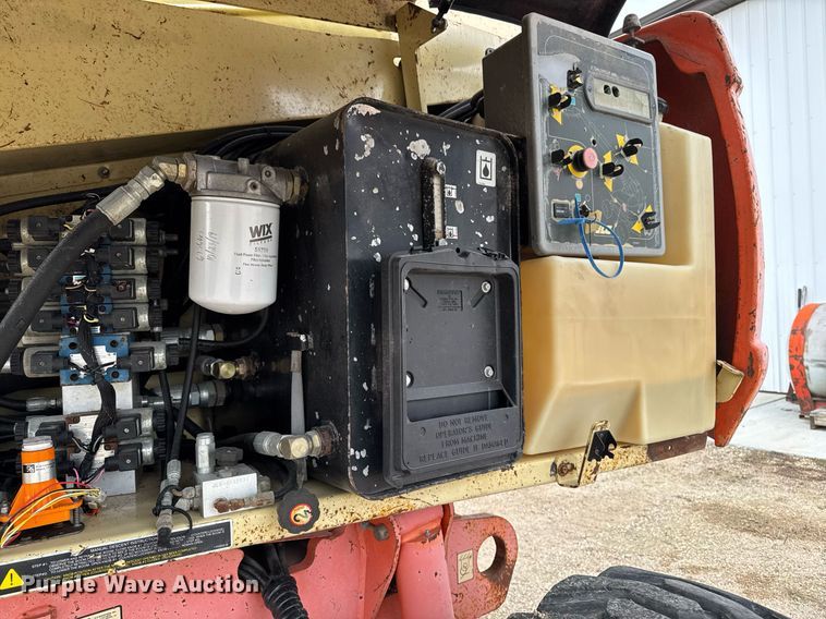 image for item EM3742 1998 JLG 600S boom lift