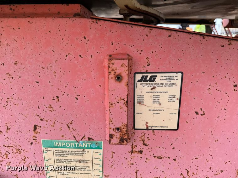 image for item EM3742 1998 JLG 600S boom lift